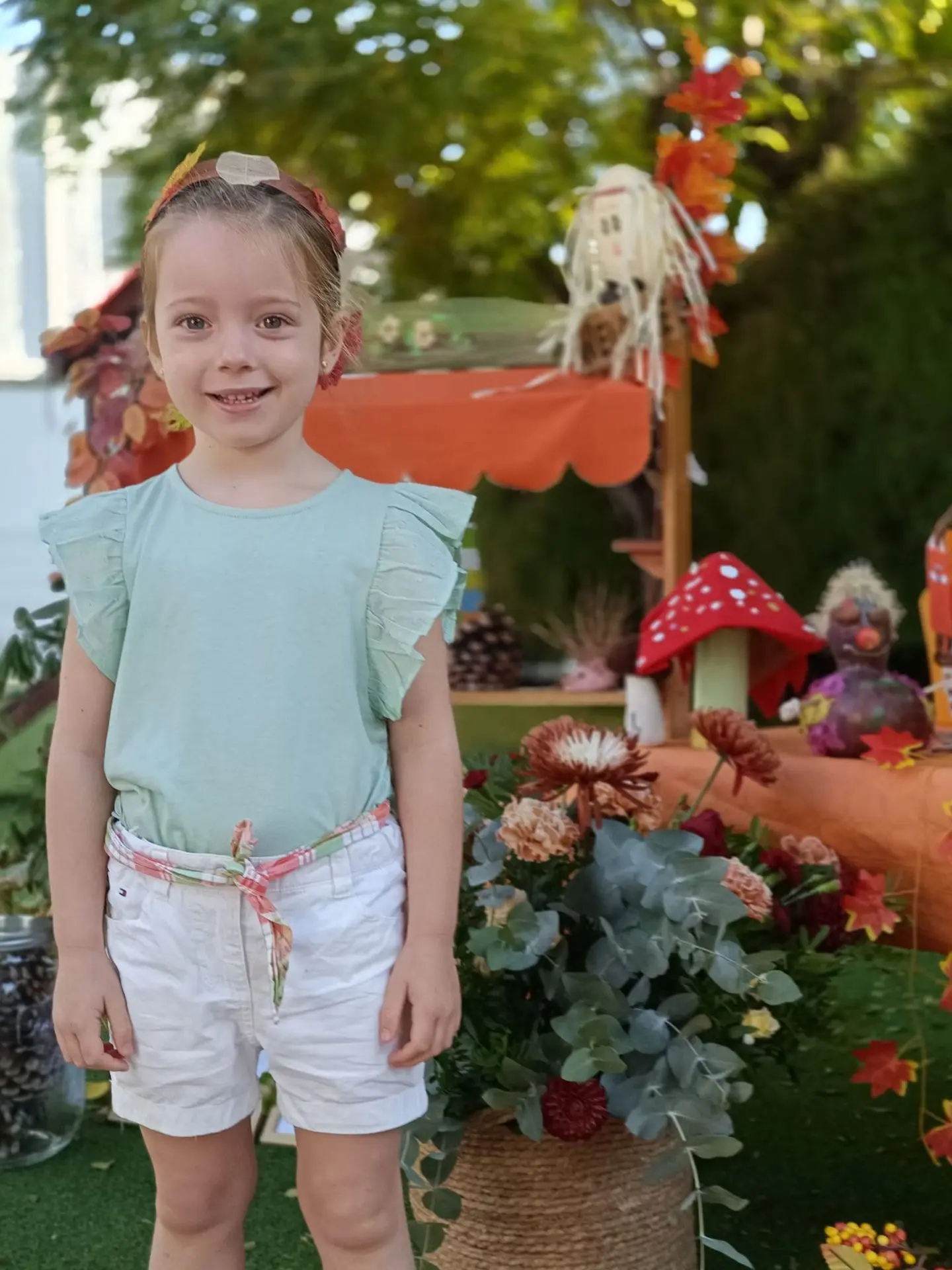 niña disfraz fiesta recolección