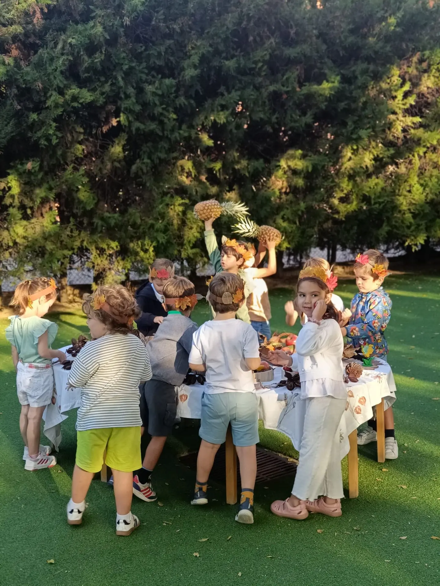 niños fiesta disfraz fruta grupo